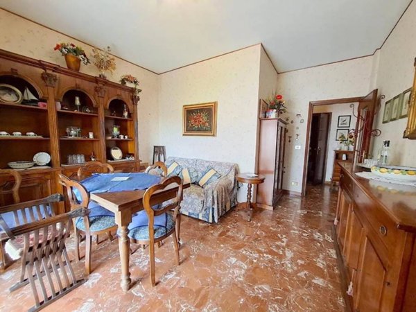 appartamento in vendita a Carrara in zona Marina di Carrara