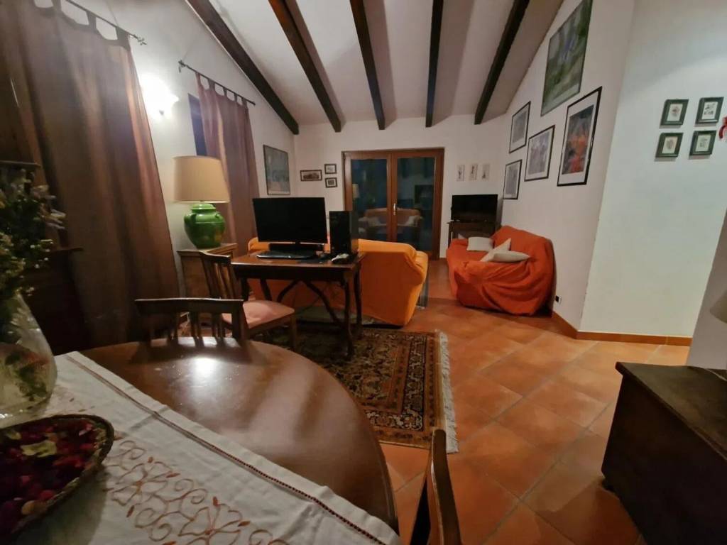 casa indipendente in vendita a Carrara in zona Marina di Carrara