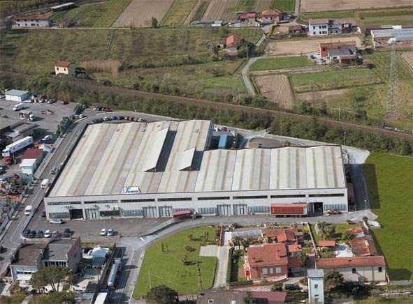 locale commerciale in vendita a Carrara