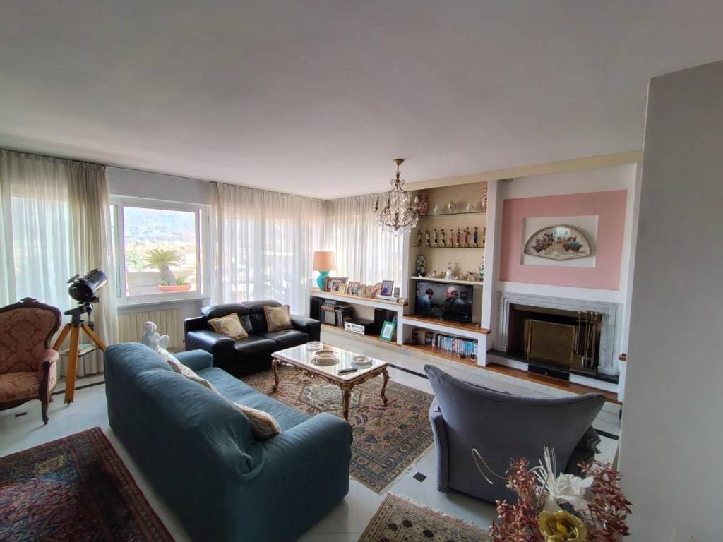 appartamento in vendita a Carrara in zona Marina di Carrara