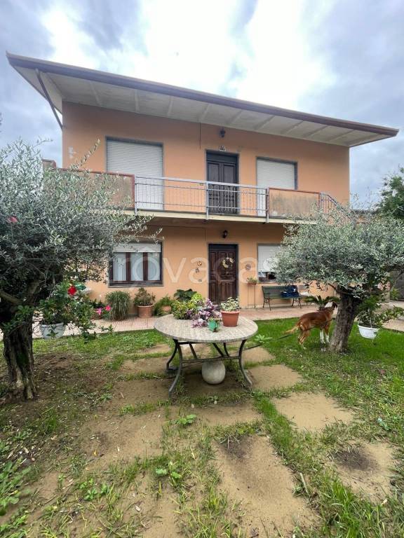 casa indipendente in vendita a Carrara in zona Fossone