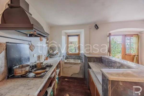 appartamento in vendita a Carrara in zona Fossola