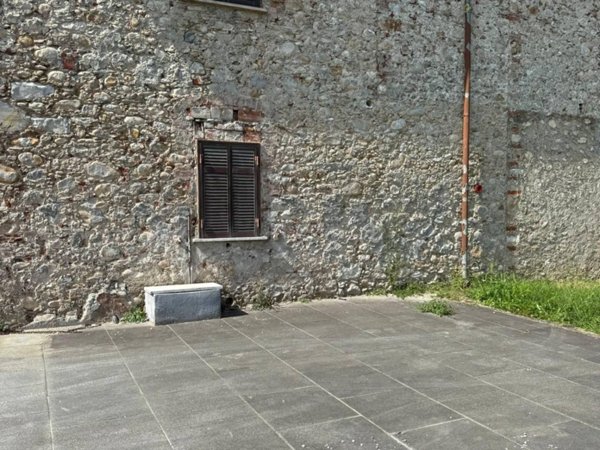 casa indipendente in vendita a Carrara in zona Battilana