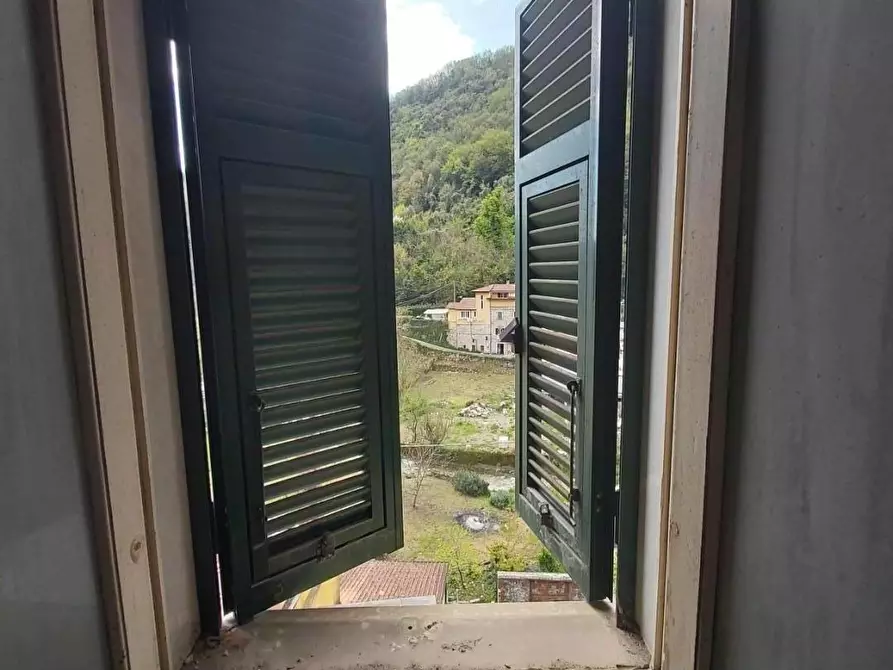 intera palazzina in vendita a Carrara in zona Torano