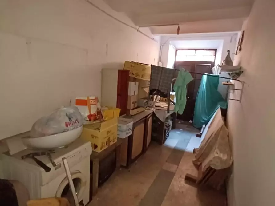 locale commerciale in vendita a Carrara in zona Avenza