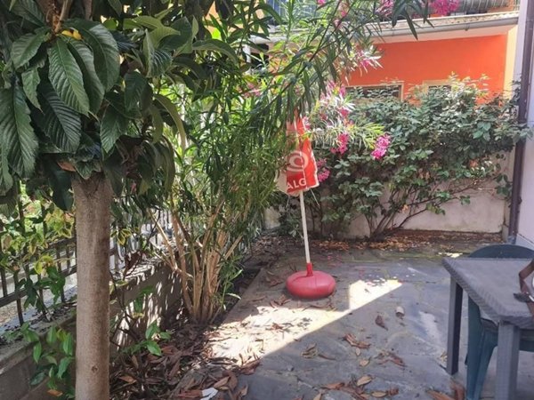 casa indipendente in vendita a Carrara in zona Marina di Carrara