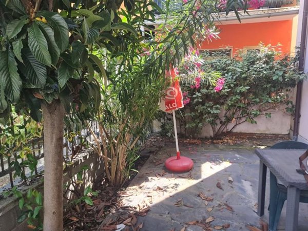 casa indipendente in vendita a Carrara in zona Marina di Carrara