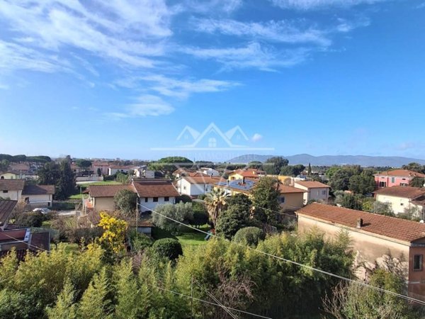 appartamento in vendita a Carrara in zona Marasio