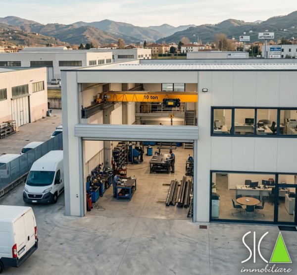 capannone in vendita a Carrara