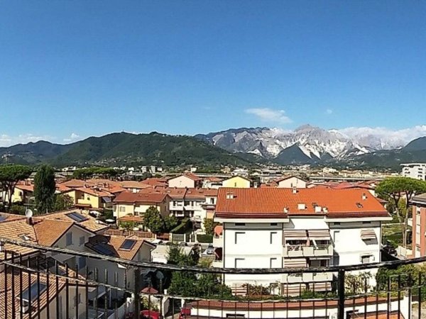 appartamento in vendita a Carrara in zona Marina di Carrara