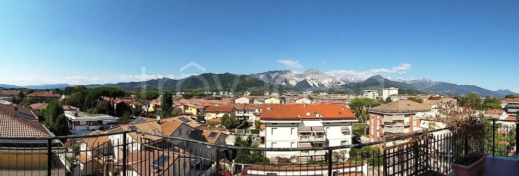 appartamento in vendita a Carrara in zona Marina di Carrara