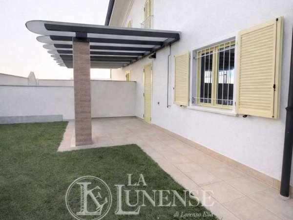 casa indipendente in vendita a Carrara in zona Marasio