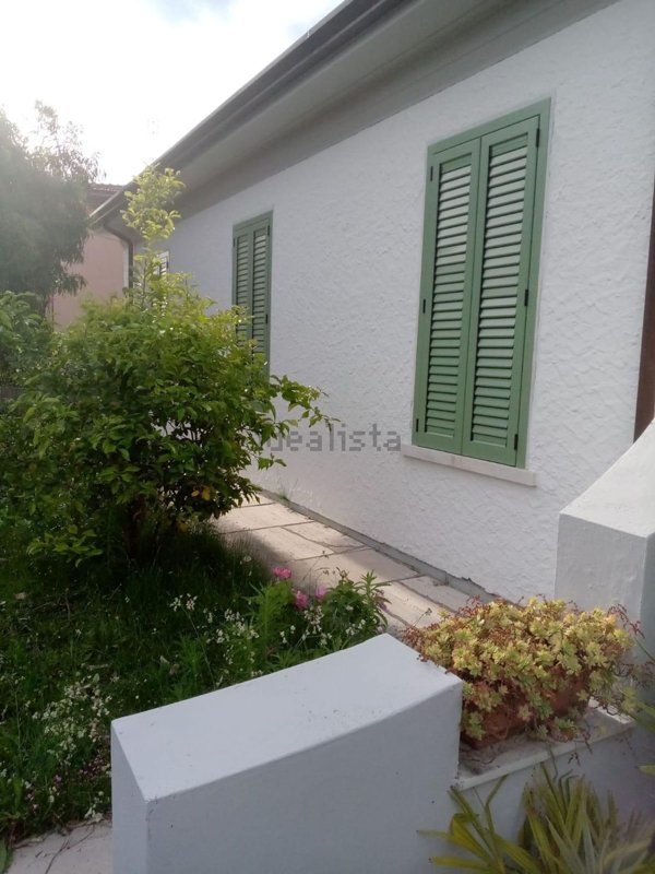 casa indipendente in vendita a Carrara in zona Marina di Carrara