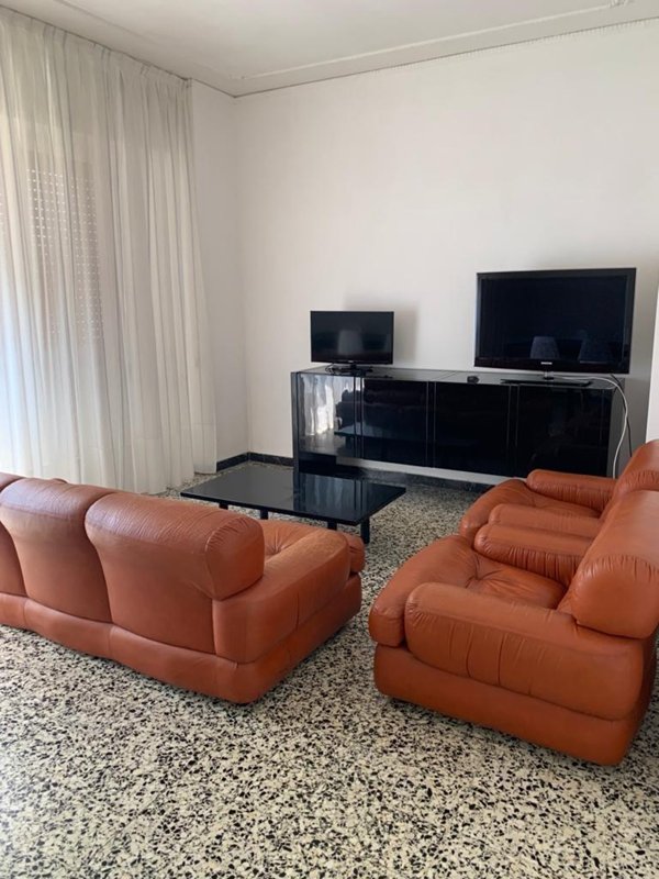 appartamento in vendita a Carrara in zona Fabbrica