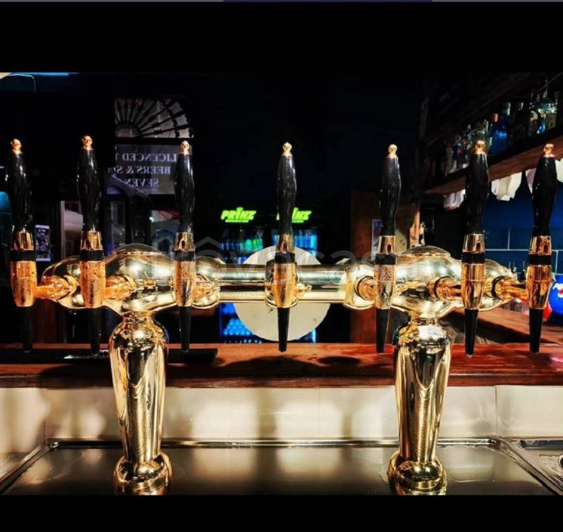 negozio in vendita a Carrara in zona Centro Città