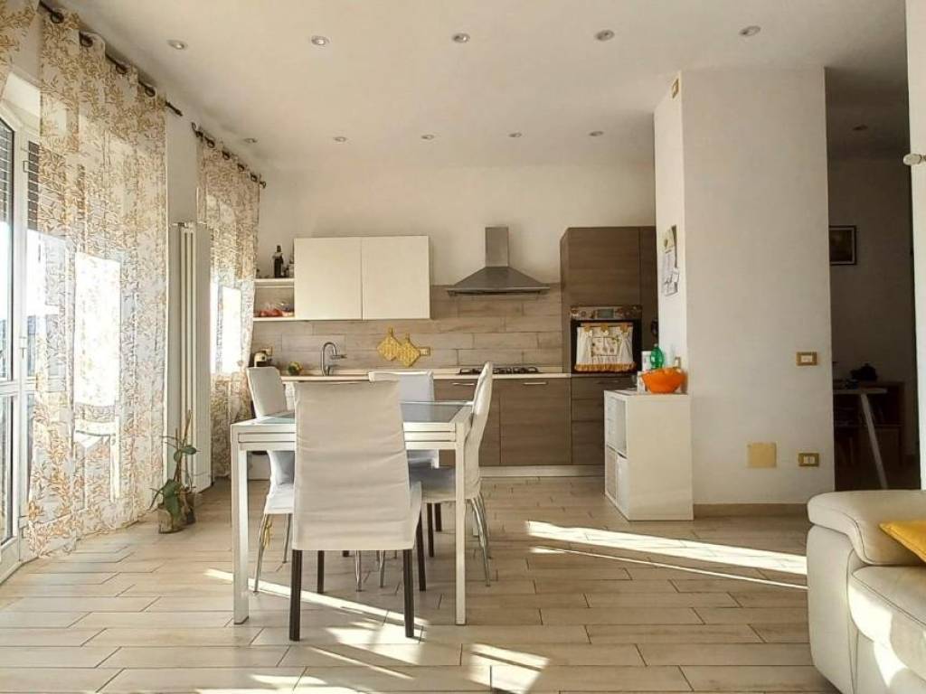 appartamento in vendita a Carrara in zona Avenza