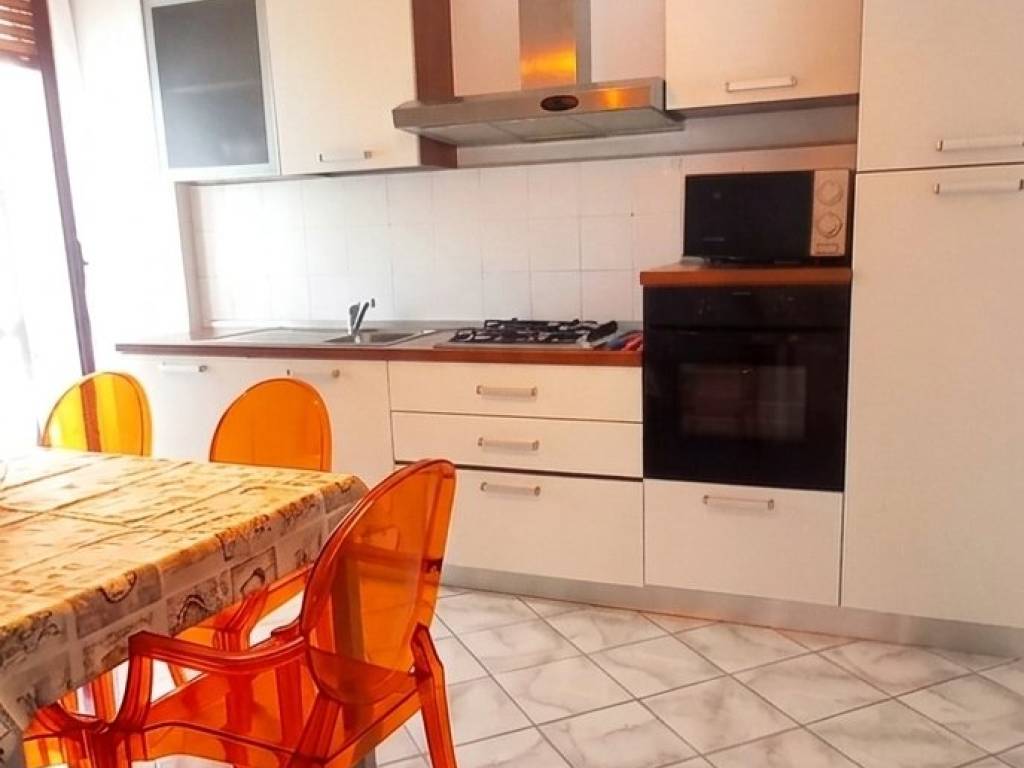 appartamento in vendita a Carrara in zona Marina di Carrara