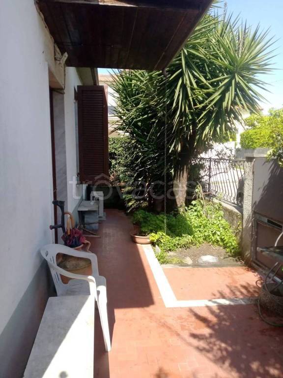 casa indipendente in vendita a Carrara in zona Avenza