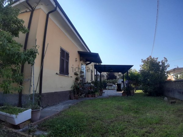 casa indipendente in vendita a Carrara in zona Fossone