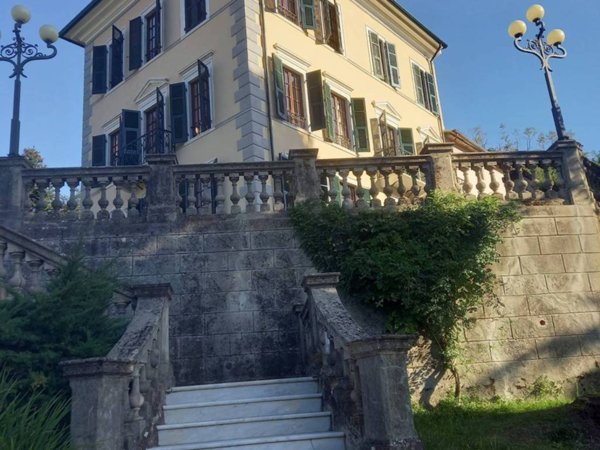 casa indipendente in vendita a Carrara in zona Centro Città