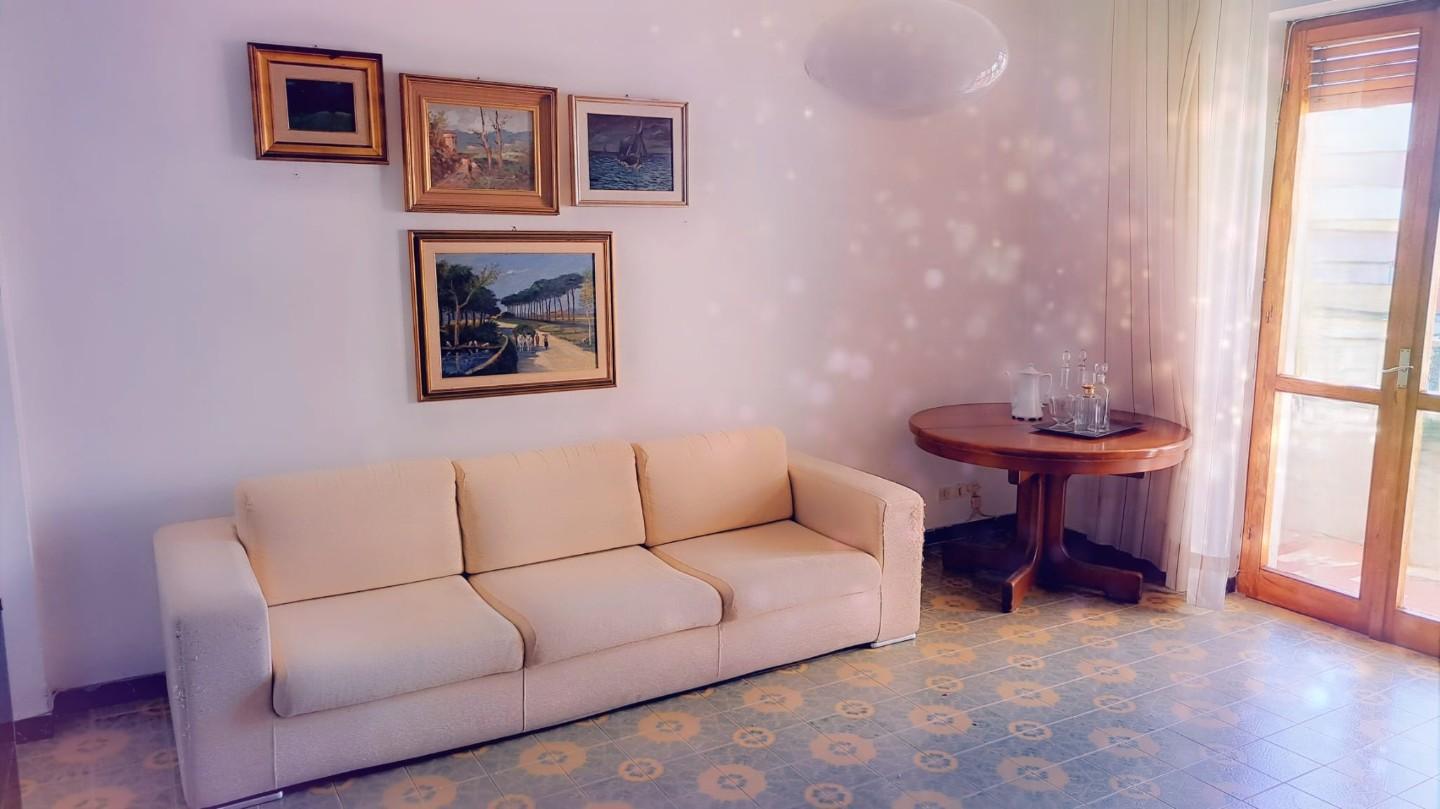 appartamento in vendita a Carrara in zona Marina di Carrara