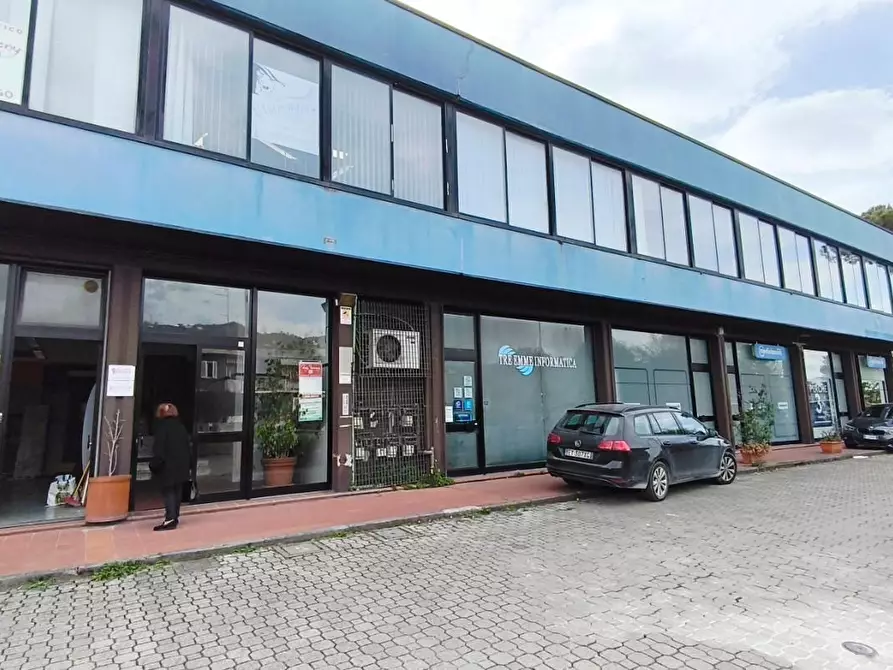 locale commerciale in vendita a Carrara in zona Avenza