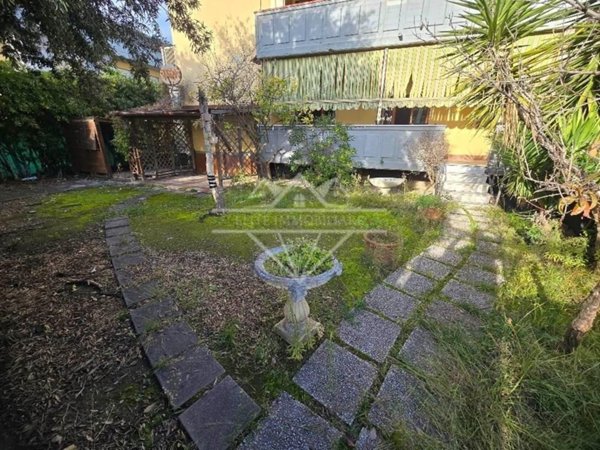 appartamento in vendita a Carrara in zona Marina di Carrara