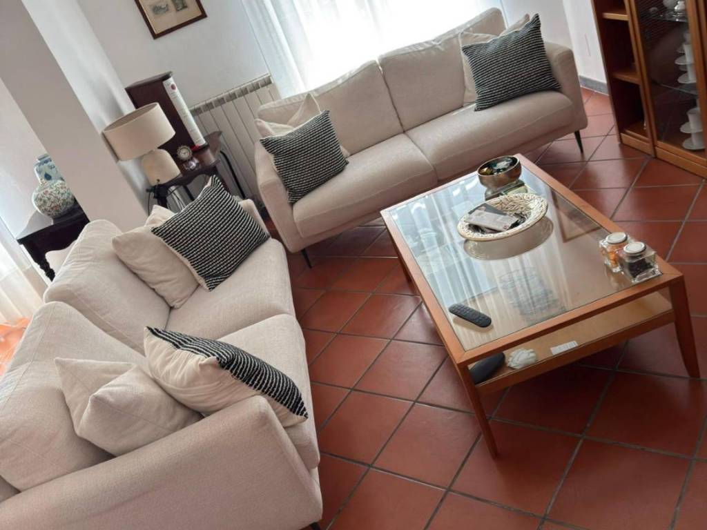 casa indipendente in vendita a Carrara in zona Avenza