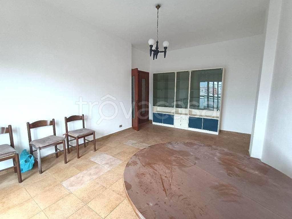 appartamento in vendita a Carrara in zona Marina di Carrara