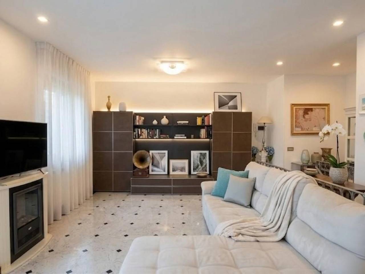 appartamento in vendita a Carrara in zona Marina di Carrara