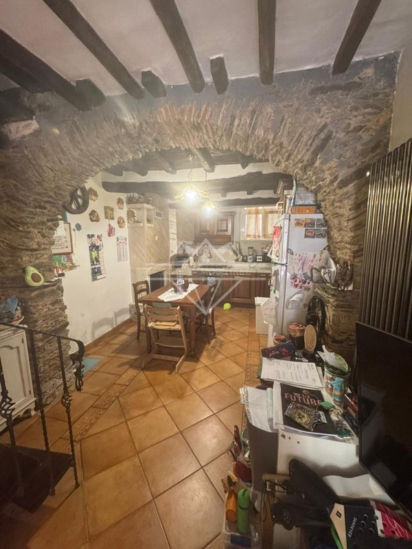 casa indipendente in vendita a Carrara in zona Bedizzano