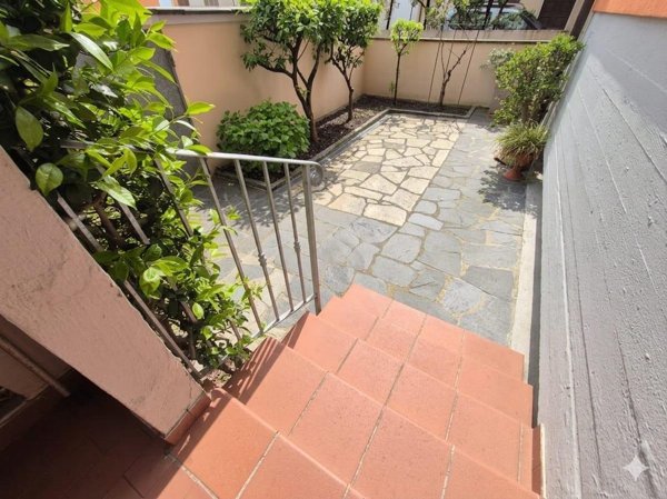 appartamento in vendita a Carrara in zona Avenza