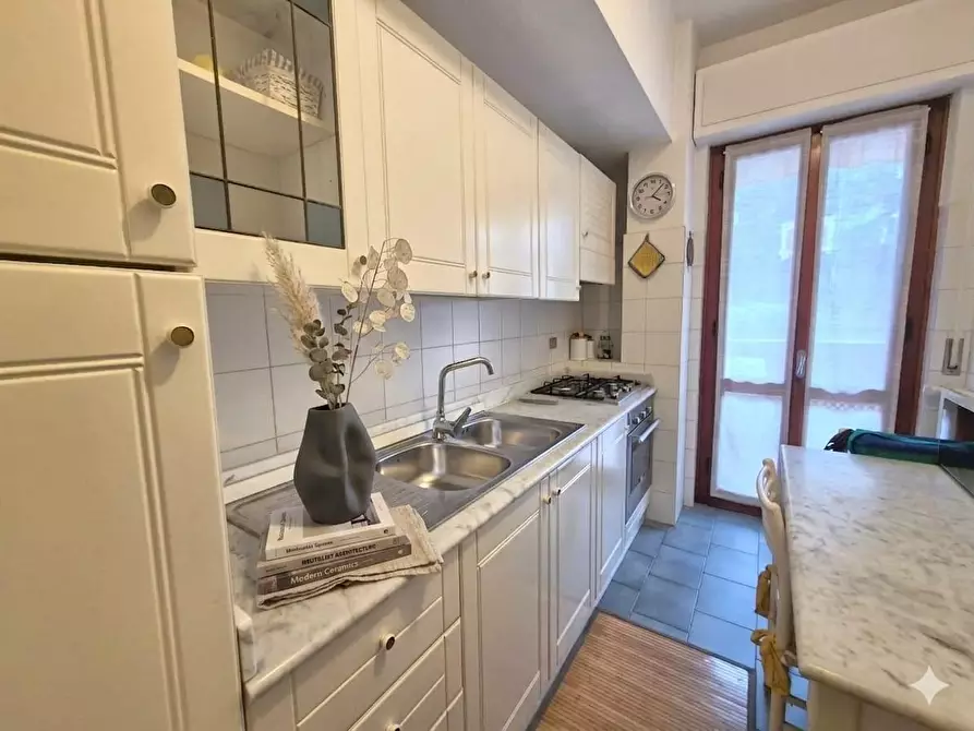 appartamento in vendita a Carrara in zona Avenza