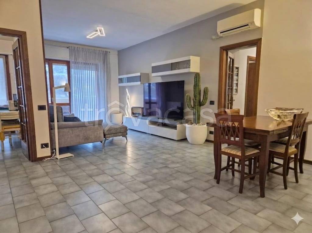 appartamento in vendita a Carrara in zona Avenza