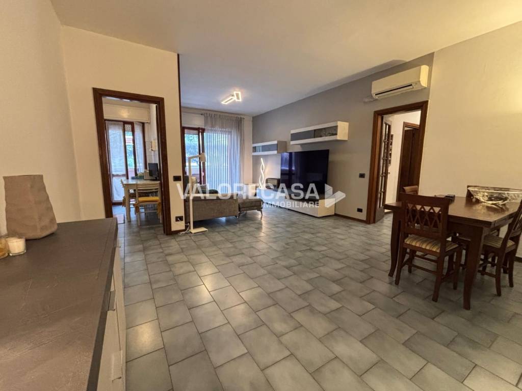 appartamento in vendita a Carrara in zona Avenza
