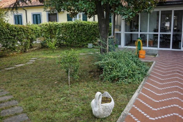 casa indipendente in vendita a Carrara in zona Avenza