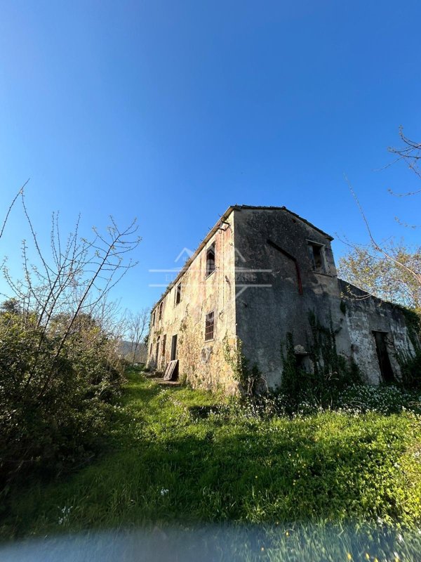 casale in vendita a Carrara in zona Centro Città