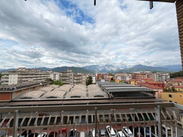 appartamento in vendita a Carrara in zona Marina di Carrara
