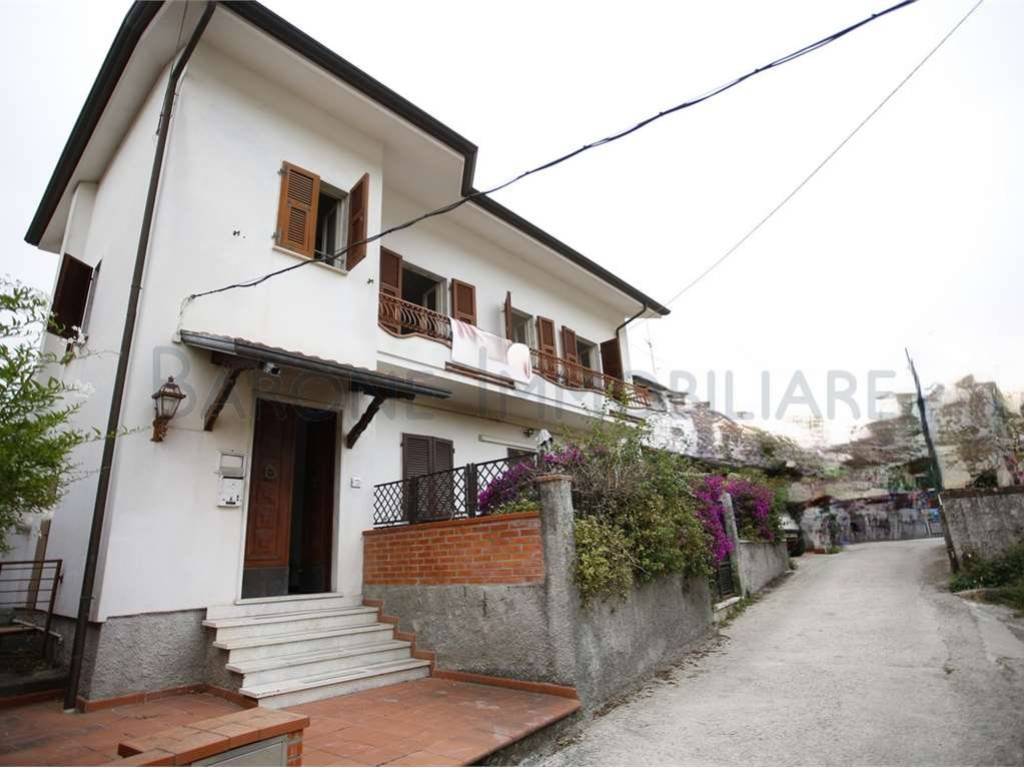 casa indipendente in vendita a Carrara in zona Nazzano
