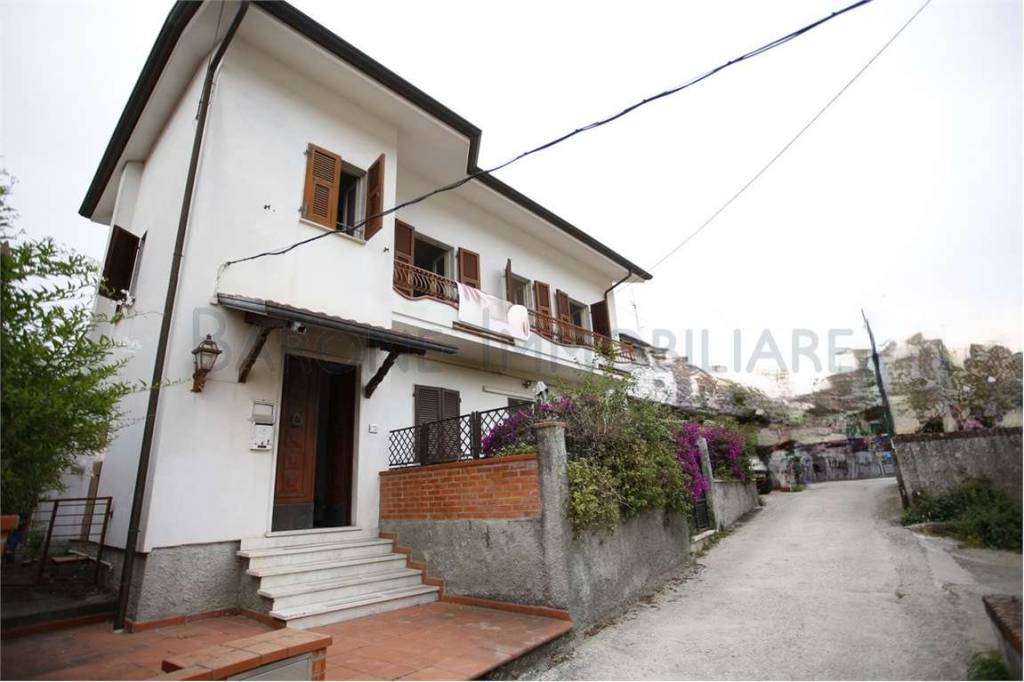 casa indipendente in vendita a Carrara in zona Nazzano