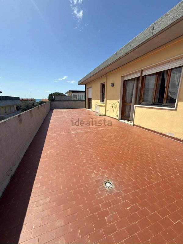 appartamento in vendita a Carrara in zona Marina di Carrara