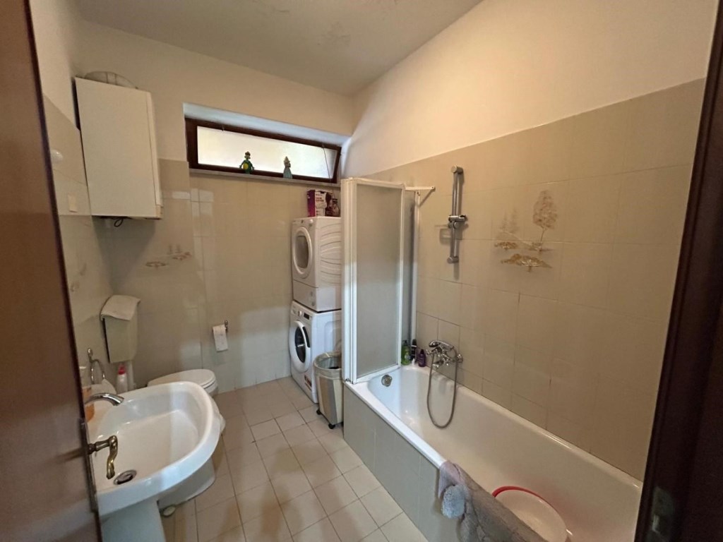 appartamento in vendita a Carrara in zona Stadio