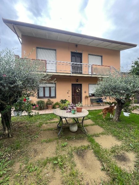 casa indipendente in vendita a Carrara in zona Fossone