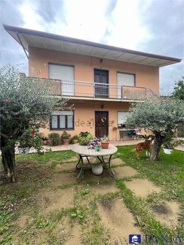casa indipendente in vendita a Carrara in zona Fossone