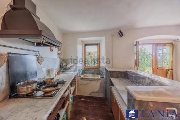 casa indipendente in vendita a Carrara in zona Fossola