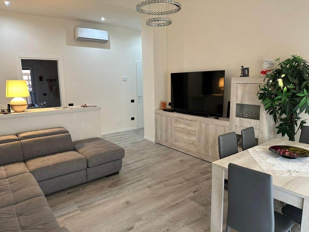 appartamento in vendita a Carrara in zona Marina di Carrara
