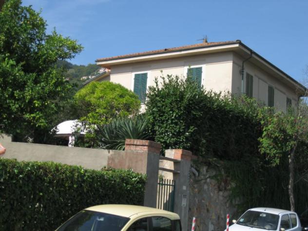 casa semindipendente in vendita a Carrara in zona Fossola