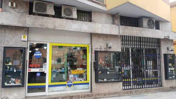 locale di sgombero in vendita a Carrara in zona Avenza