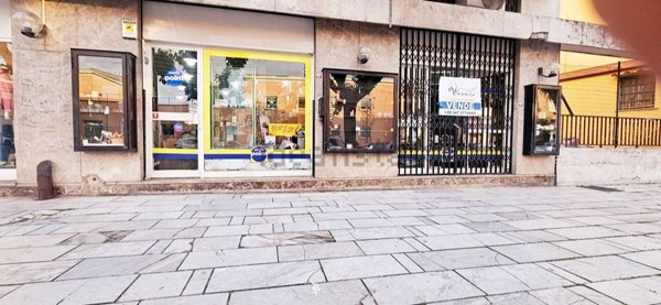 locale di sgombero in vendita a Carrara in zona Avenza