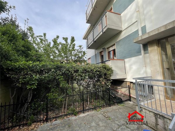 appartamento in vendita a Carrara in zona Marina di Carrara